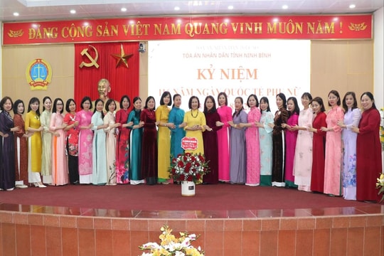 TAND tỉnh Ninh Bình gặp mặt kỷ niệm ngày Quốc tế Phụ nữ 8/3