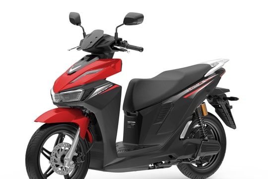 Dân văn phòng nói về VinFast Viper: Xe đẹp, đổi pin nhanh, không lo xăng tăng giá
