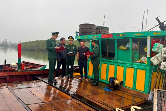 Ngư dân Hà Tĩnh chủ động sắp xếp lịch biển, hướng về ngày hội bầu cử