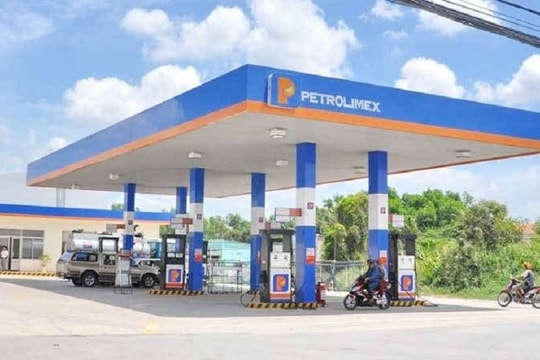 Giá xăng dầu tăng mạnh, RON95 vượt 27.000 đồng/lít