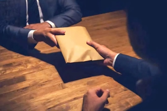 Chi tiền cho cán bộ Cục An toàn thực phẩm để hợp thức hóa hàng trăm sản phẩm