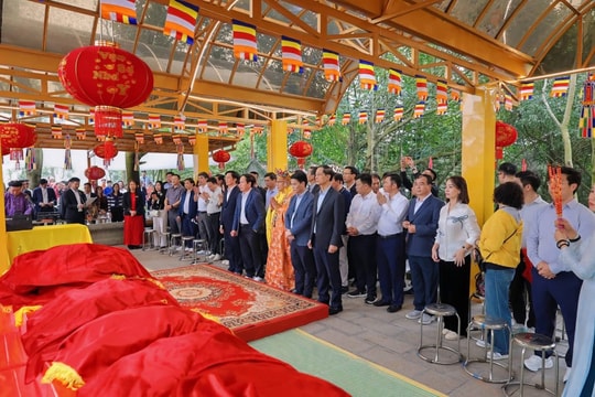 Dòng người đổ về Lễ tế trời đất, phát ngũ cốc trên núi Ngũ Nhạc