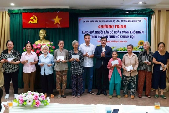 TAND khu vực 1 - TP.HCM trao quà hỗ trợ người dân có hoàn cảnh khó khăn