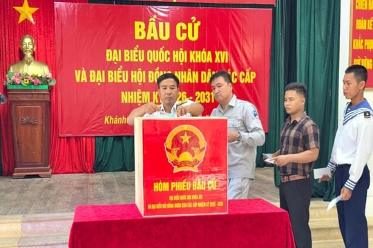Quân và dân đặc khu Trường Sa nô nức đi bầu cử sớm
