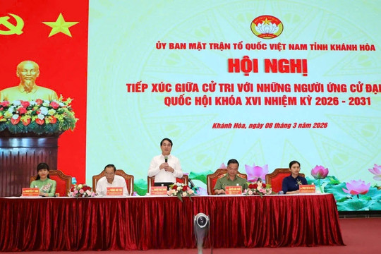 Ứng cử viên đại biểu Quốc hội tiếp xúc cử tri tại trường Sĩ quan Thông tin