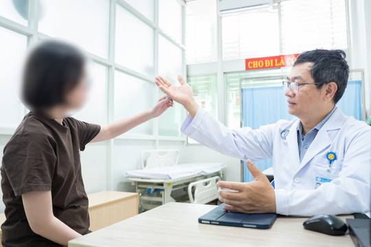 Cứu nữ bệnh nhân 20 tuổi liệt nửa người