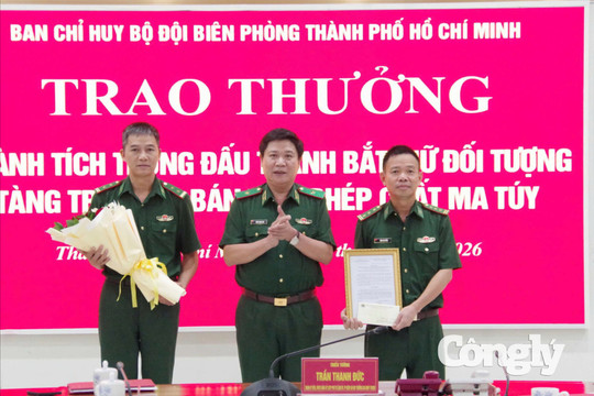 Khen thưởng lực lượng phá án ma túy dịp lễ