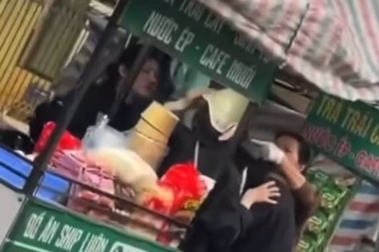 Hà Nội: Điều tra vụ hai cô gái trẻ tố bị hành hung nghi do mâu thuẫn tiền gửi xe