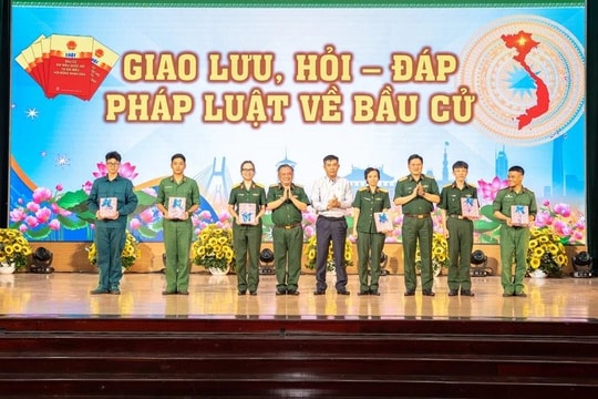 Cục Chính trị Quân khu 7 tổ chức tuyên truyền pháp luật về bầu cử