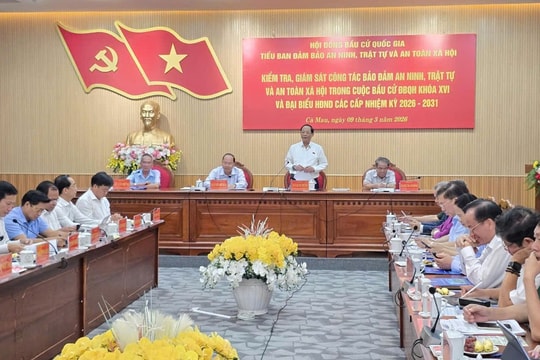 Phó Chủ tịch Quốc hội Trần Quang Phương kiểm tra công tác bầu cử tại tỉnh Cà Mau