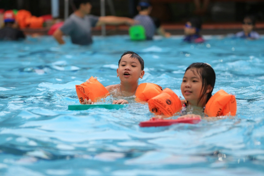 Hơn 400.000 trẻ em Việt Nam được học bơi an toàn