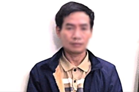 Người đàn ông chiếm đoạt hơn 900 triệu đồng ra đầu thú