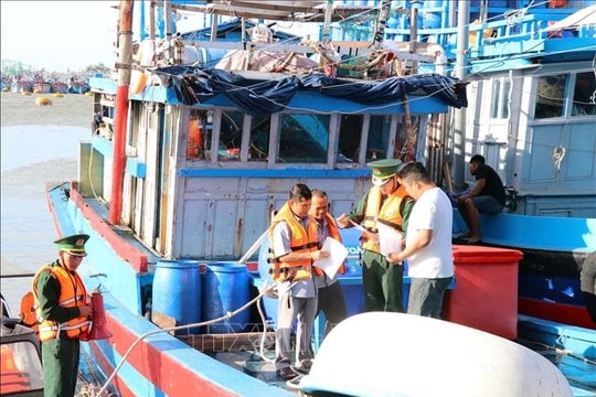 Cao điểm tổ chức phiên tòa giả định tuyên truyền chống khai thác IUU: Đưa pháp luật đến ngư trường