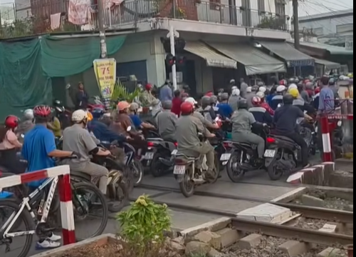 Cục CSGT làm rõ clip ùn tắc tại đường ngang Hố Nai, Đồng Nai