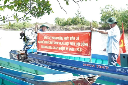 Cà Mau: Dùng vỏ lãi gắn loa để tuyên truyền bầu cử