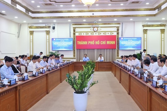 Kịch bản nào để TP. HCM tăng trưởng hai con số?