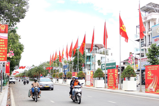Khánh Hòa đồng loạt treo cờ chào mừng ngày hội bầu cử