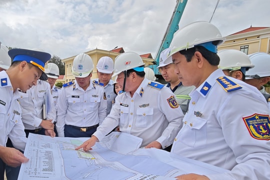 Tư lệnh Cảnh sát biển Việt Nam kiểm tra tiến độ các dự án tại Vùng Cảnh sát biển 2