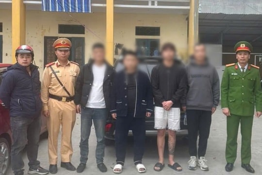 Kiểm tra nồng độ cồn, phát hiện 5 người nước ngoài nghi lưu trú trái phép