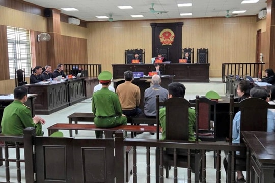 Khai thác cát trái phép, hai bố con cùng đồng phạm lĩnh án