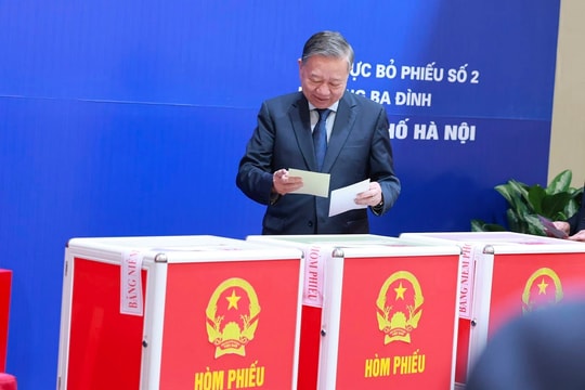 Tổng Bí thư Tô Lâm bỏ phiếu bầu cử đại biểu Quốc hội, HĐND các cấp tại phường Ba Đình, Hà Nội