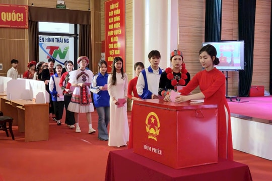 Sinh viên Thái Nguyên gửi gắm niềm tin qua lá phiếu bầu cử
