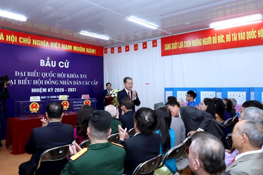 Lãnh đạo Đảng, Nhà nước thực hiện nghĩa vụ công dân