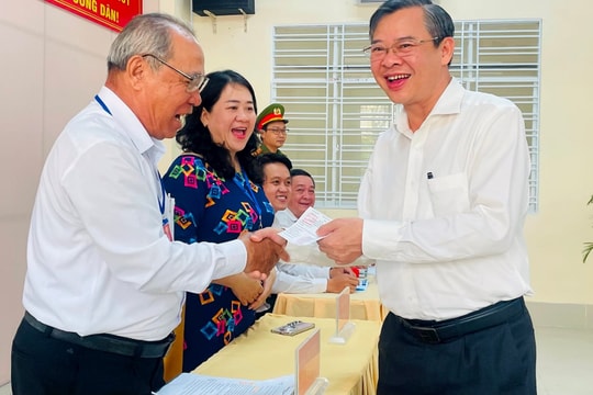 Cử tri Cần Thơ nô nức đi bầu cử
