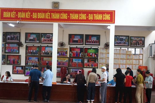 Bắc Ninh: Cử tri phường Nếnh gửi trọn niềm tin qua từng lá phiếu