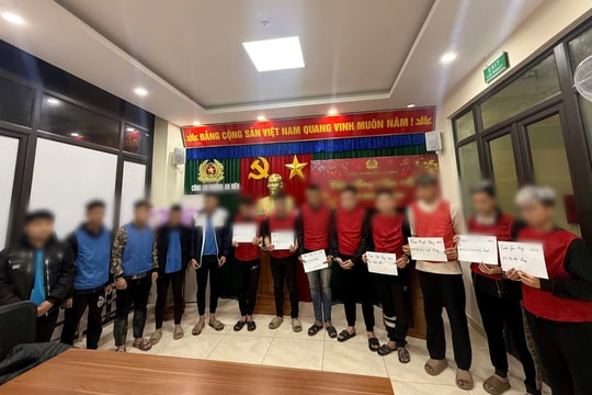 Tạm giữ 12 thanh thiếu niên đuổi đánh nhau náo loạn đường phố
