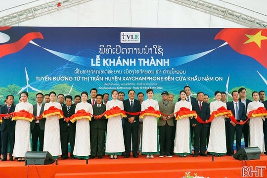 Hà Tĩnh chung vui khánh thành tuyến giao thông chiến lược 35km trên đất bạn Lào