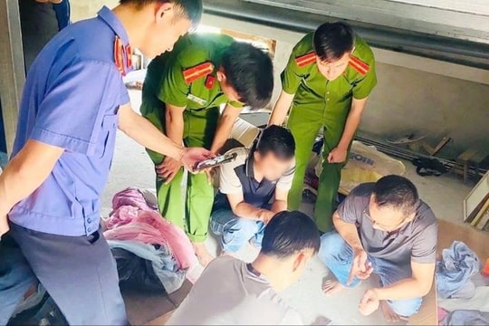 Từ đối tượng dương tính ma túy, triệt xóa "kho" hàng cấm trong nhà dân