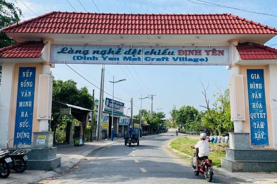 Ghé thăm làng nghề làm chiếu trăm năm tuổi ven sông Hậu
