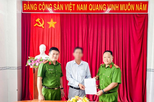 Công an giúp người dân nhận lại gần 1 tỷ đồng chuyển khoản nhầm