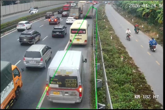 Cảnh báo vi phạm giao thông dày đặc trên cao tốc Pháp Vân - Nghi Sơn