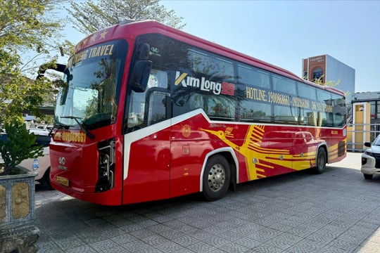 Phát hiện xe khách giường nằm bị tước tem kiểm định vẫn chở khách