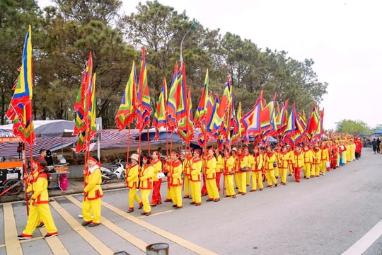 Hàng nghìn người dự khai mạc Lễ hội chùa Quỳnh Lâm