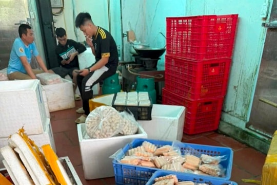 Đột kích cơ sở phù phép thực phẩm không rõ nguồn gốc ra thị trường
