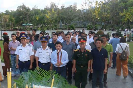Dâng hương tại Nghĩa trang Hàng Dương: Hành trình tri ân và giáo dục truyền thống