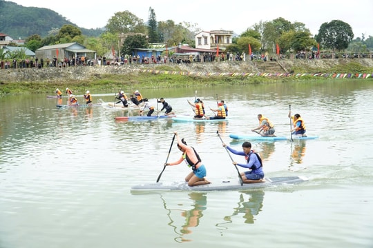Sôi nổi giải SUP Race tại Cao Bằng