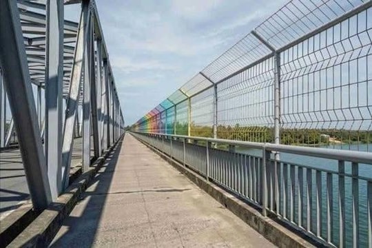 Cấp phép lắp lưới thép và đèn trang trí trên cầu Bến Thủy 1