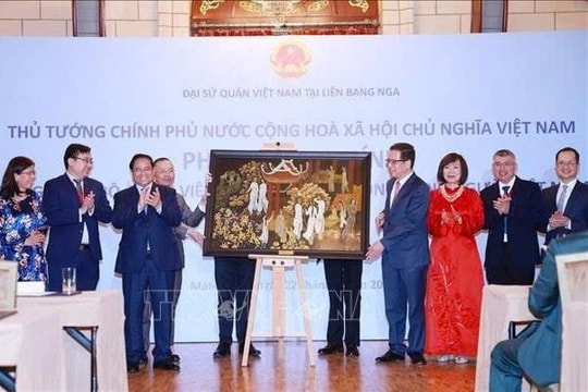 Thủ tướng Phạm Minh Chính gặp gỡ cộng đồng người Việt Nam tại LB Nga