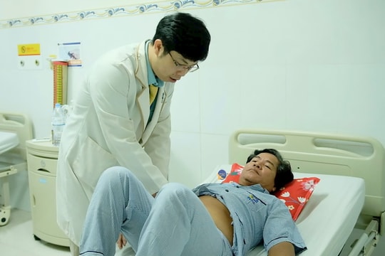 Đau tinh hoàn 1 năm, sốc khi biết bệnh