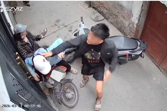 Xác minh đối tượng chặn đầu xe, tát liên tiếp vào mặt một phụ nữ