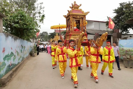 Rộn ràng tiếng trống hội kỳ phúc Nghè Cẩm Hoàng năm 2026