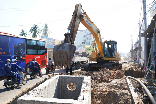 Tăng tốc hoàn thiện tuyến đường “xương sống” vào Mũi Né‎