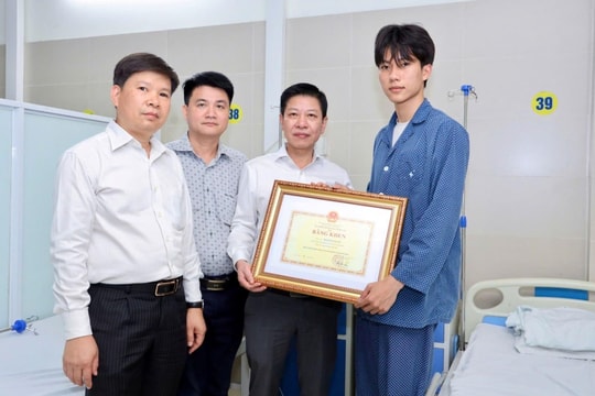 Bộ GD&ĐT khen thưởng nam sinh Bách khoa lao vào đám cháy cứu người