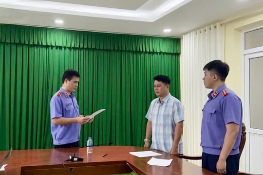 Khởi tố nguyên Phó Thủ trưởng Cơ quan CSĐT và Điều tra viên vụ nữ sinh tai nạn giao thông tử vong ở Vĩnh Long