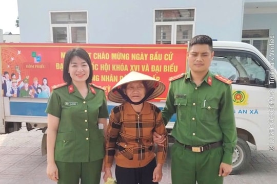 Giúp cụ bà đi lạc trở về nhà an toàn