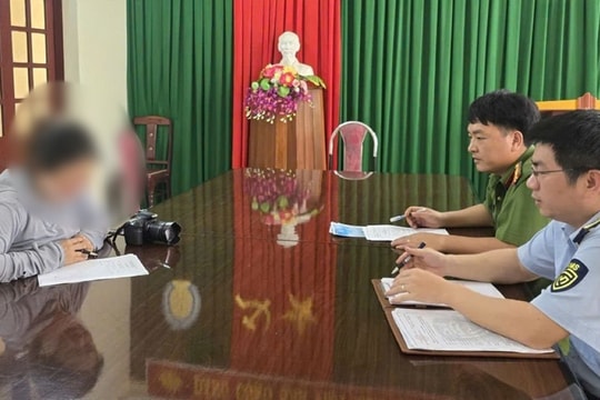 Xử phạt người phụ nữ chèo kéo, chặt chém du khách chụp ảnh